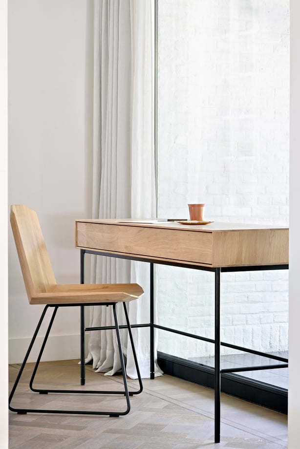 27046 Oak Facette dining chair & 51461 Oak Whitebird desk (1)