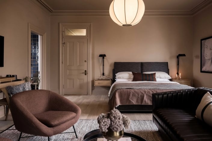 Barrow_lounge_chair_nordic_two_hanging_nightstand_Ethnicraft