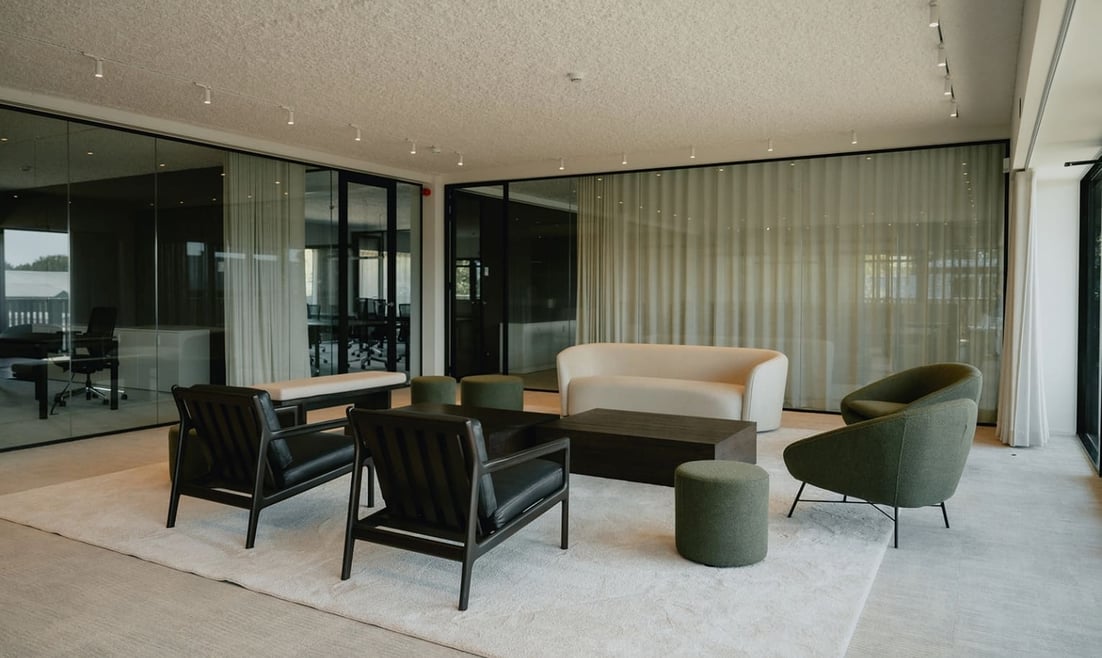 Barrow_lounge_chair_pouf_osso_counter_stools_jack_lounge_chairs_ellipse_sofa_stability_console_Ethnicraft_lab_of_tomorrow_case