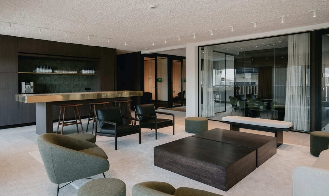 Barrow_lounge_chair_poufs_osso_counter_stools_jack_lounge_chairs_ellipse_sofa_stability_console_Ethnicraft_lab_of_tomorrow_case