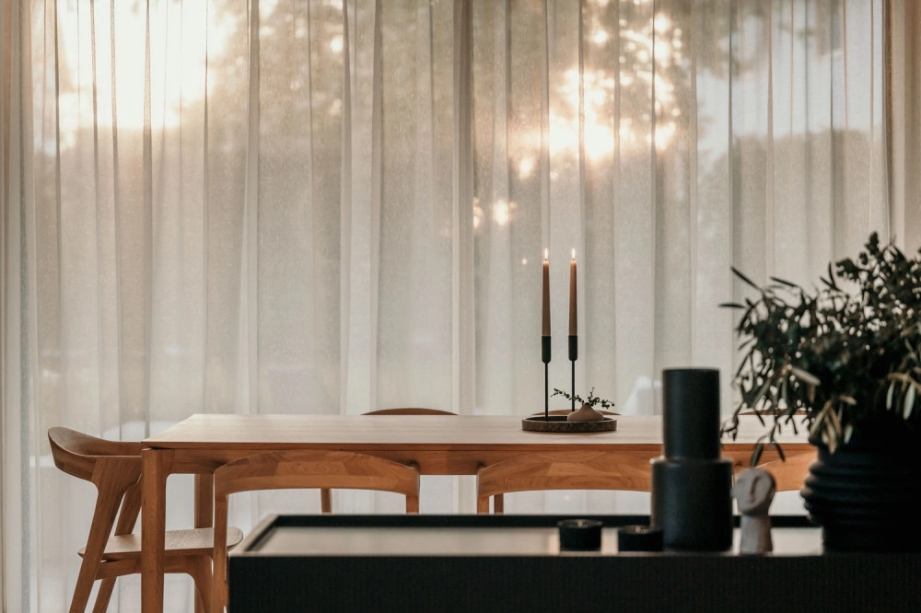 Bok_dining_table_chairs_cases_Ethnicraft