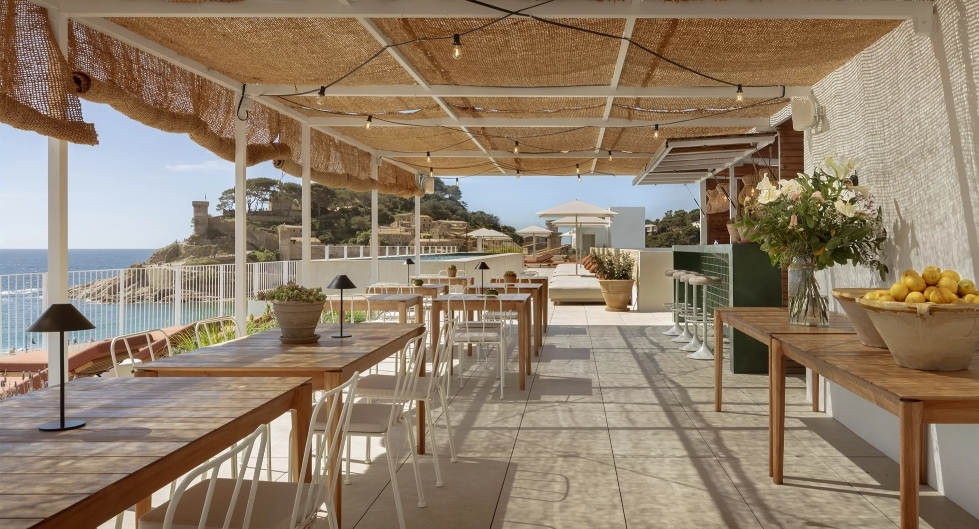 Bok_outdoor_dining_table_cases_Ethnicraft