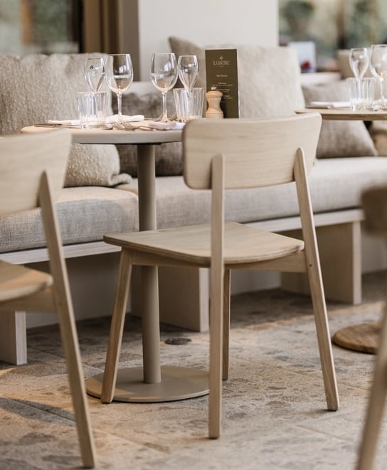 Casale_dining_chairs_natural_oak_Ethnicraft_Il_Giardino_case