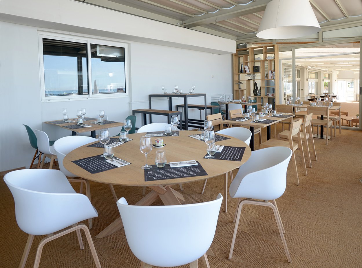 Holiday Inn France - Dining area - Ethnicraft Project