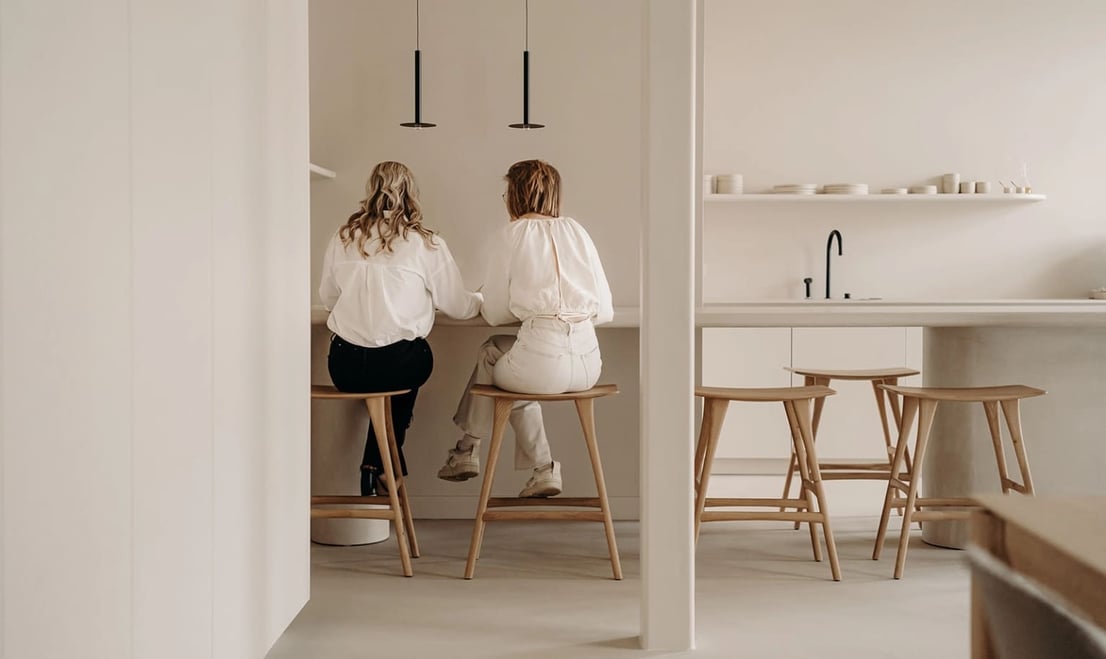 Osso_counter_stools_solid_oak_Ethnicraft_Compaan_case