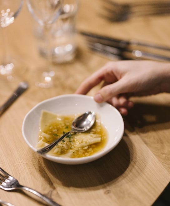 Torsion_dining_table_Ethnicraft_Il_ Giardino_case