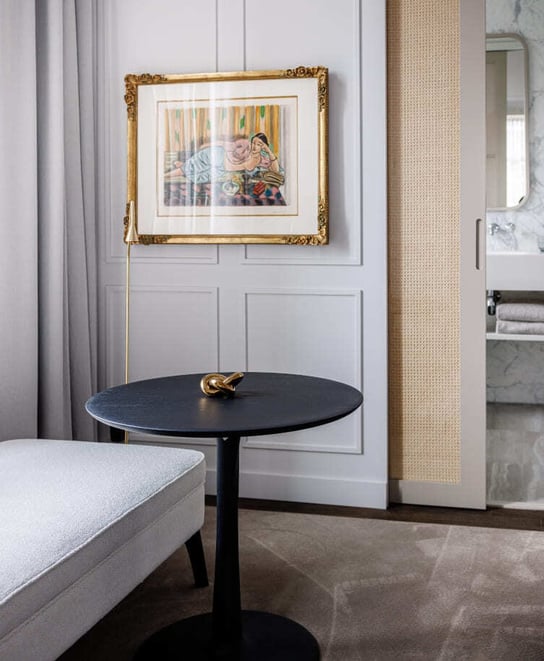 Torsion_dining_table_black_round_Pillows_Maurits_at_the_Park_Grand_Suite_Ethnicraft_case