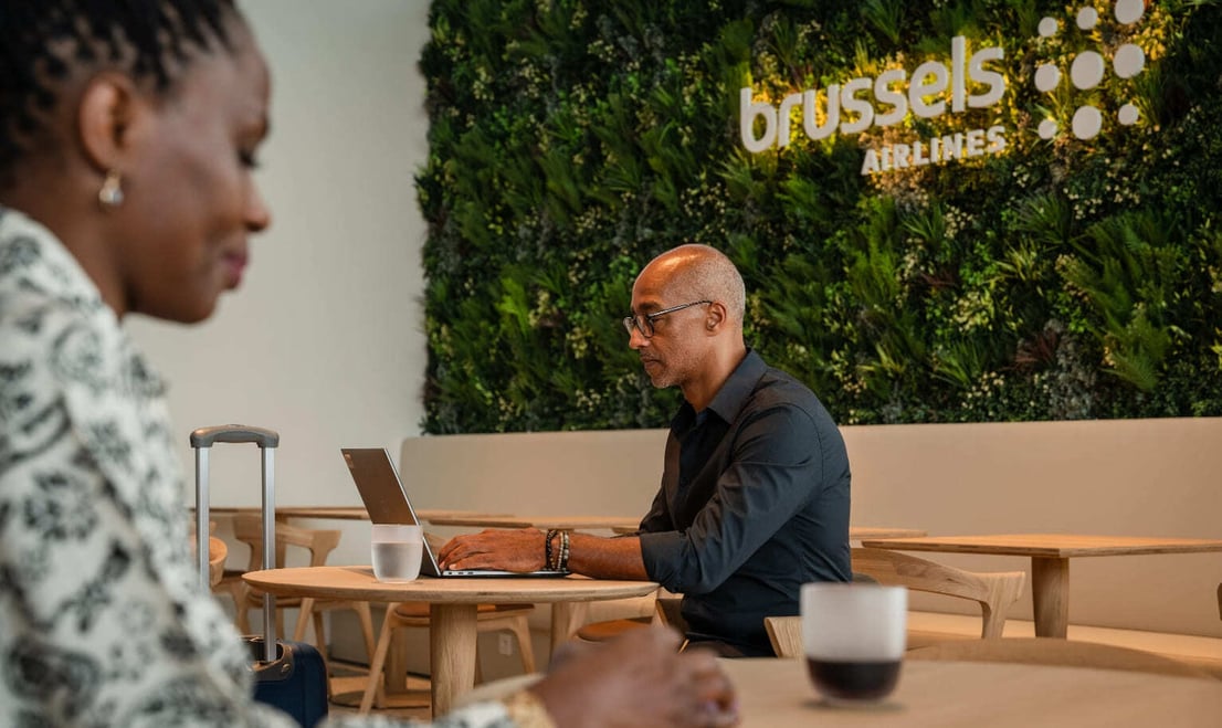 Torsion_dining_table_bok_dining_chair_Ethnicraft_Brussels_Airlines_Sunrise_case-1